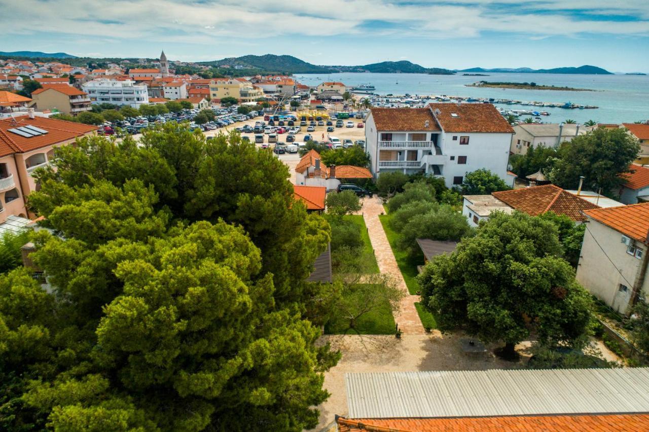 Apartmani Mara Pakostane Bagian luar foto