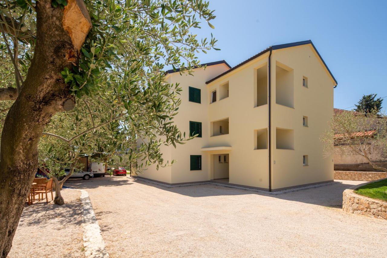 Apartmani Mara Pakostane Bagian luar foto