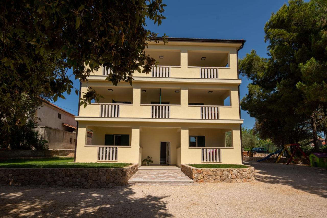 Apartmani Mara Pakostane Bagian luar foto