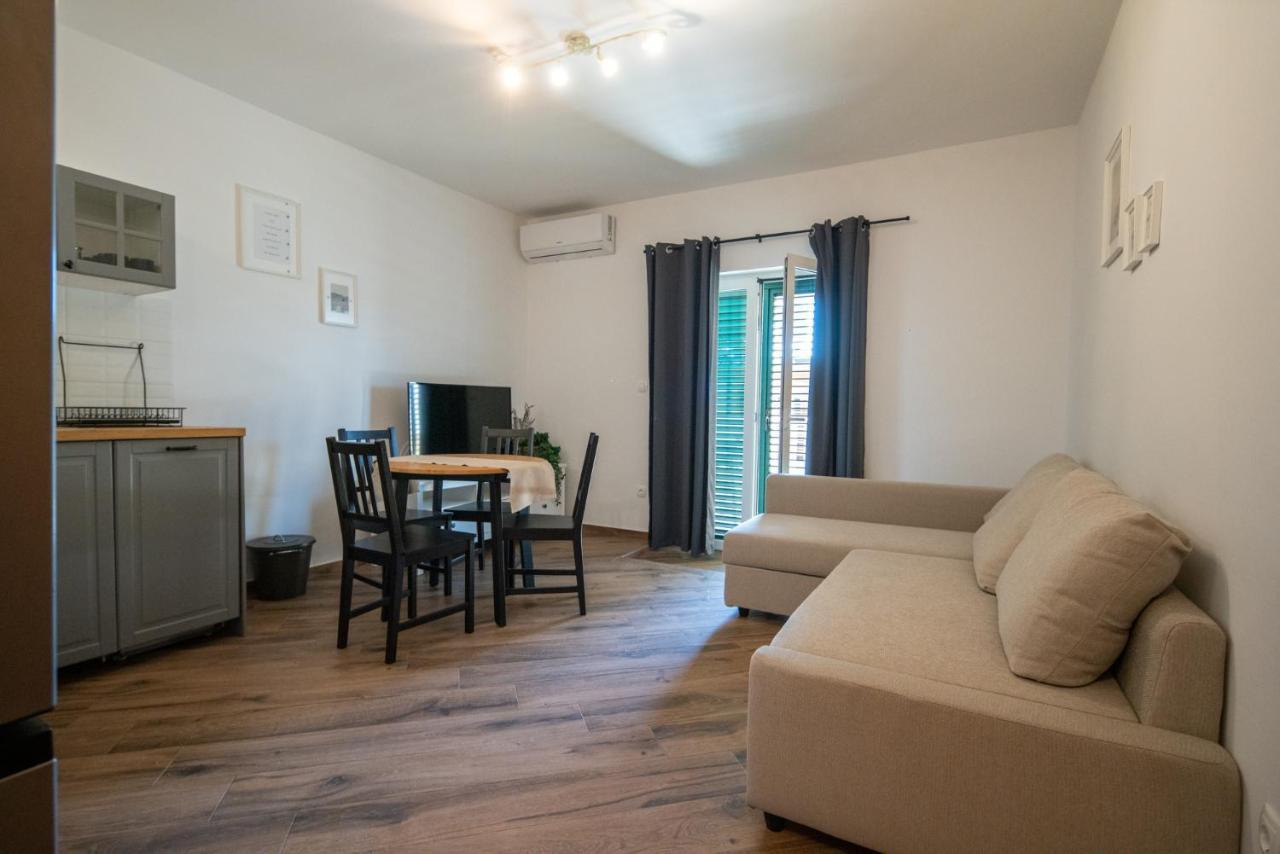 Apartmani Mara Pakostane Bagian luar foto