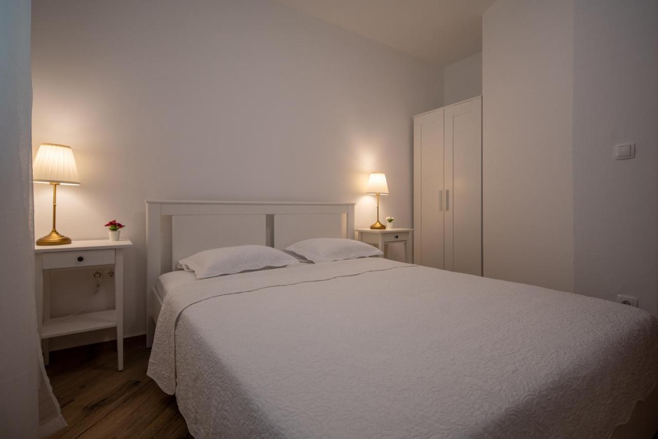 Apartmani Mara Pakostane Bagian luar foto