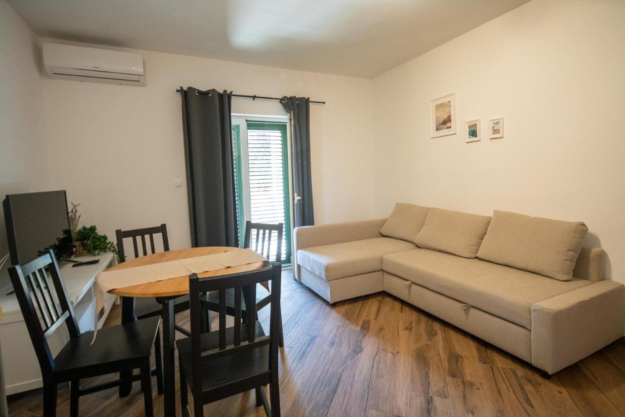 Apartmani Mara Pakostane Bagian luar foto