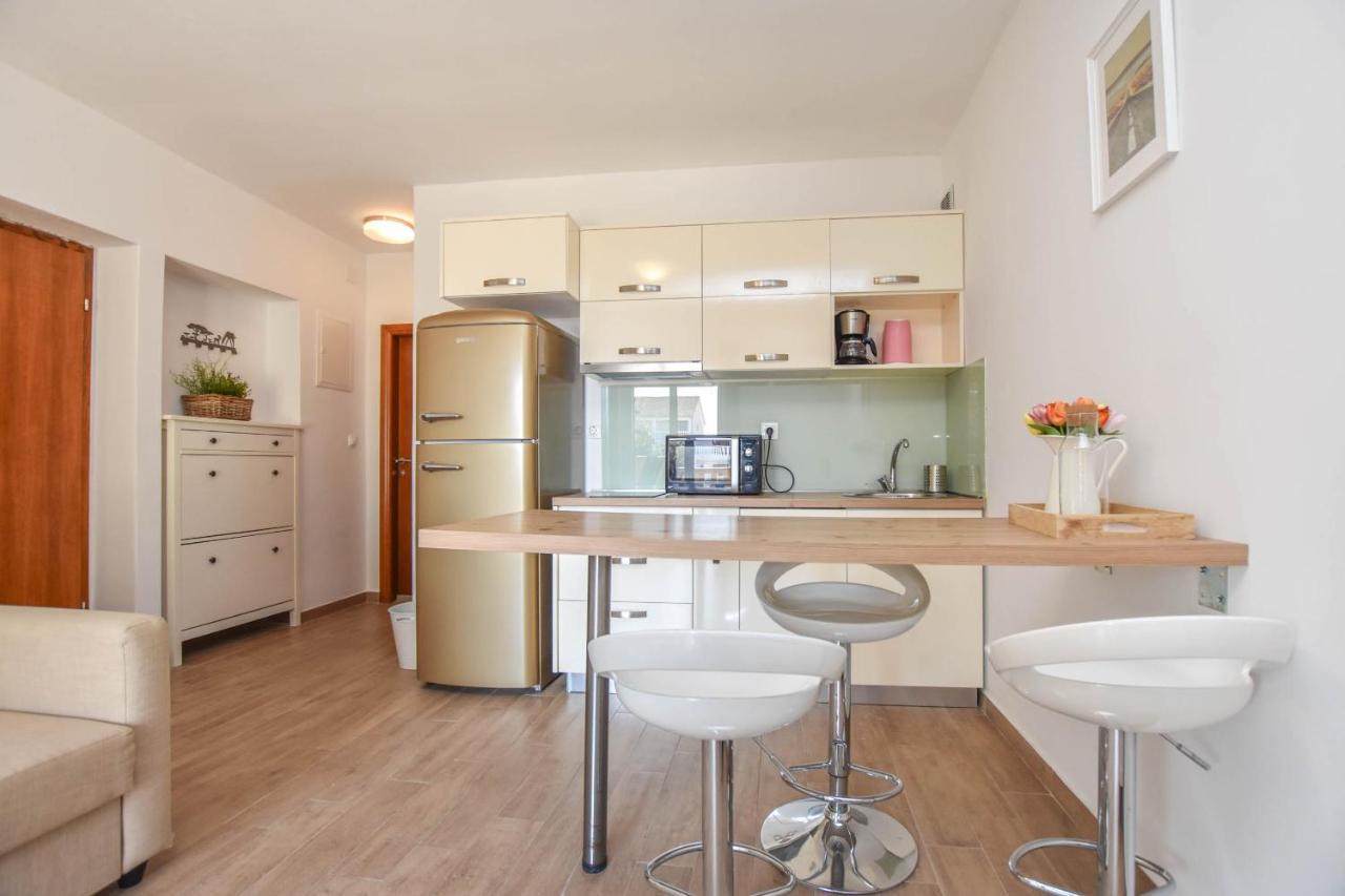 Apartmani Mara Pakostane Bagian luar foto